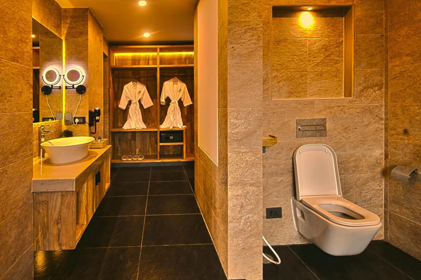 Salle de bain contemporaine au Dorje's Resort and Spa, Pokhara
