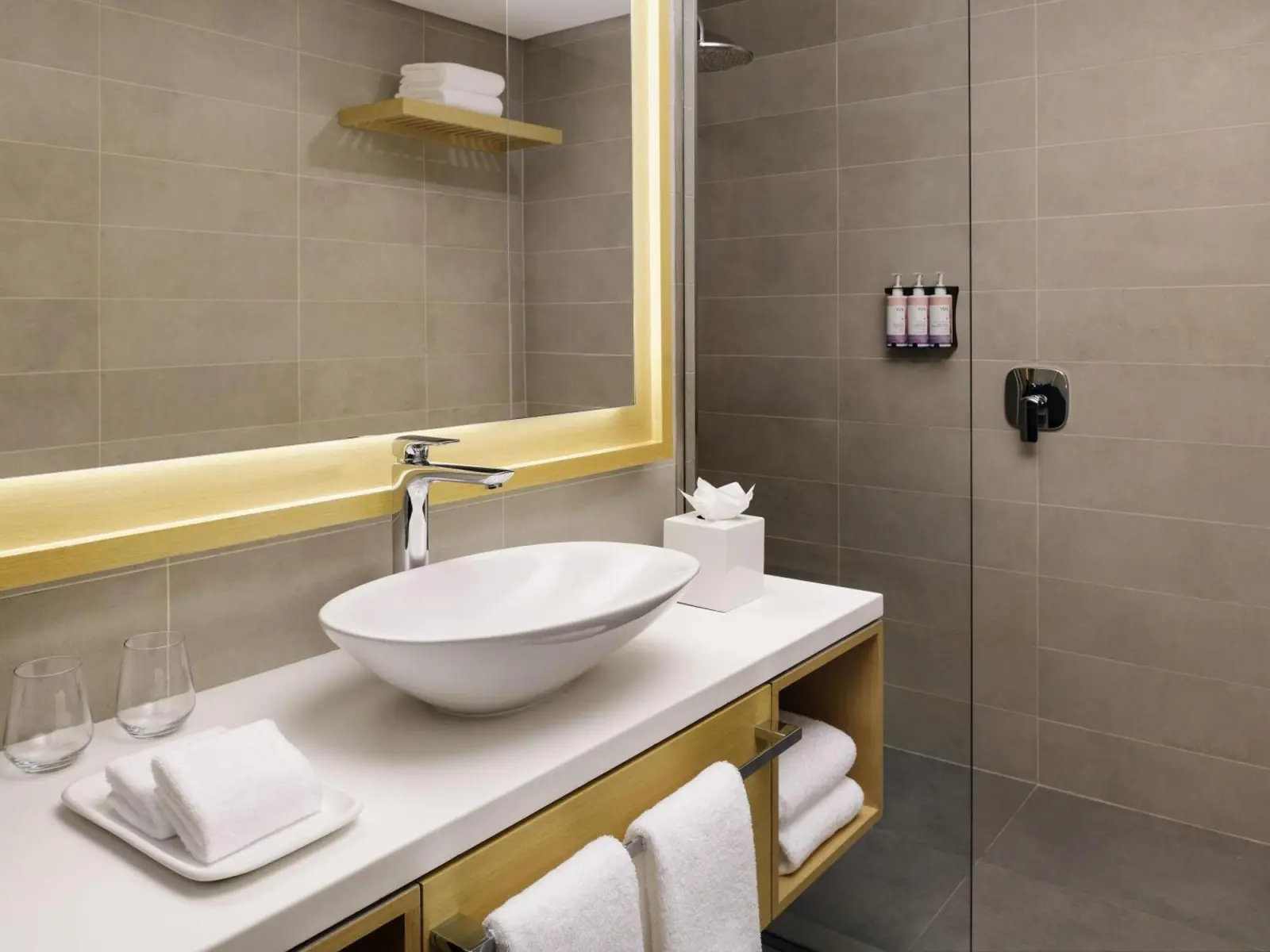 Intérieur de la salle de bain du Mövenpick Resort Al Marjan Island