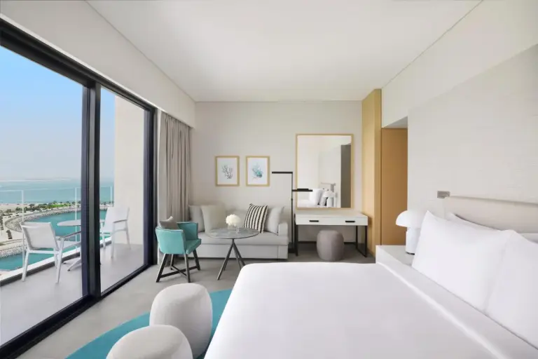 Suite avec balcon au Mövenpick Resort Al Marjan Island
