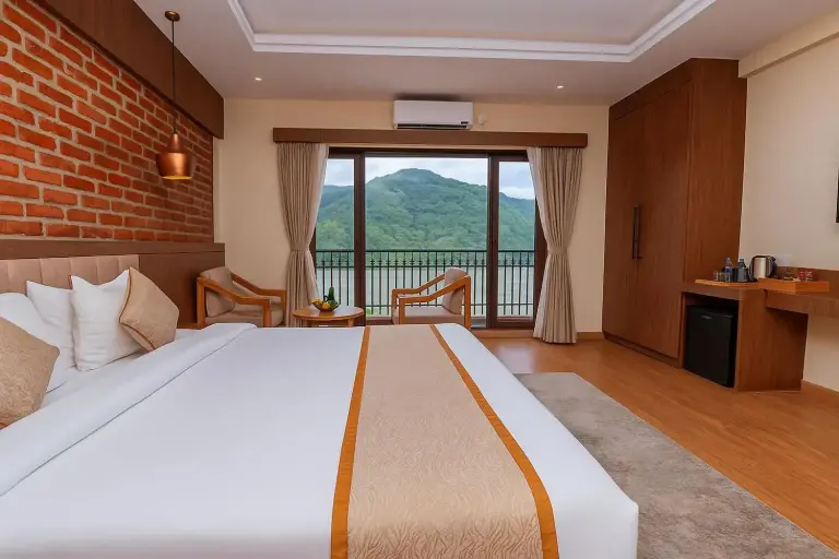 Temple Himalaya Hotel & Spa habitación acogedora con balcón